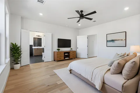 $715,000 | 1422 Caywood Lane, Unit D, Houston, TX 77055