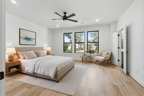 $715,000 | 1422 Caywood Lane, Unit D, Houston, TX 77055