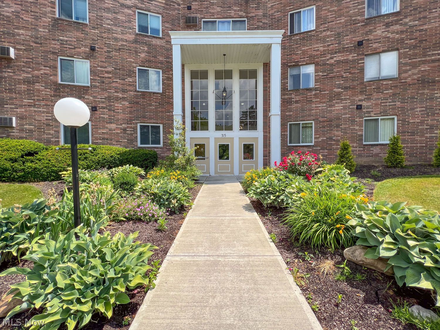 315 Solon Road, Unit 305 Chagrin Falls, OH 44022 - Photo 2 of 13 Gallery Image 2