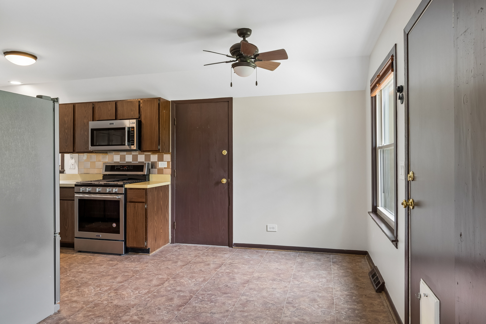 1539 Foxhill Road Naperville, IL 60563 - Photo 12 of 43 Gallery Image 12
