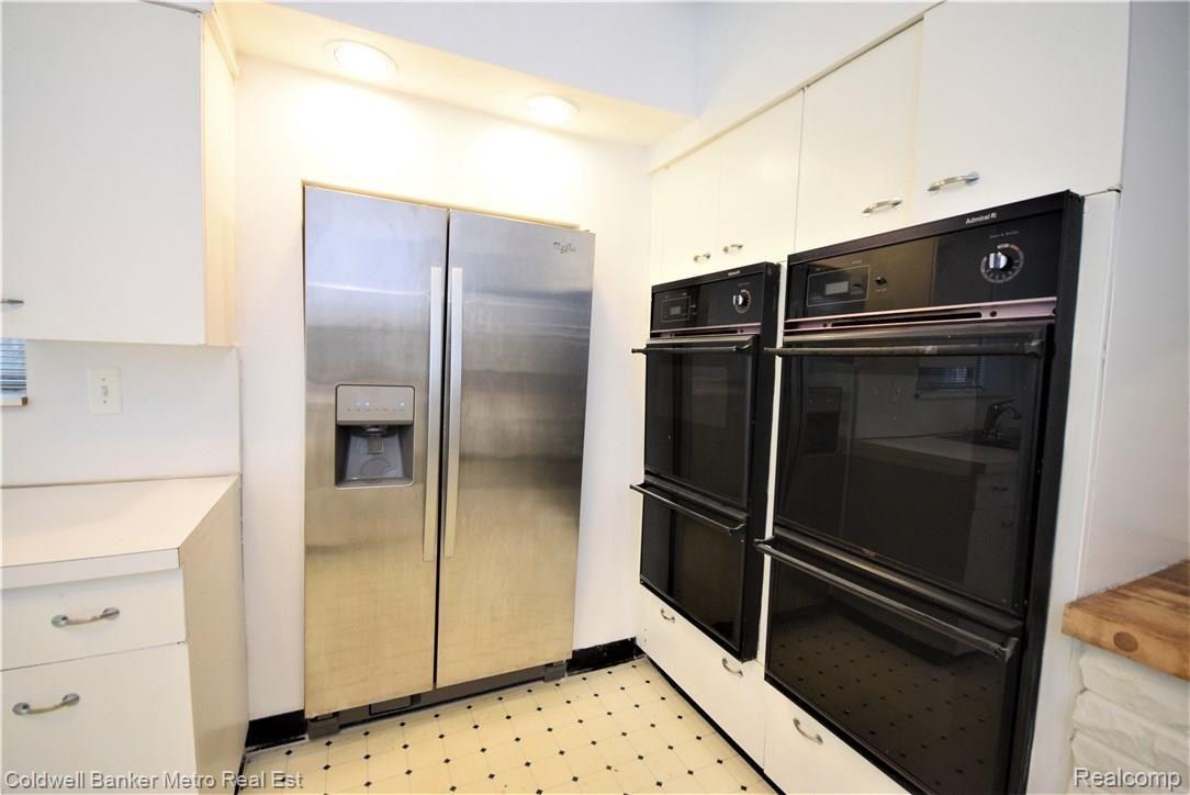 17731 Hamilton Road Highland Park, MI 48203 - Photo 22 of 68 Stainless steel refrigerator with double ovens