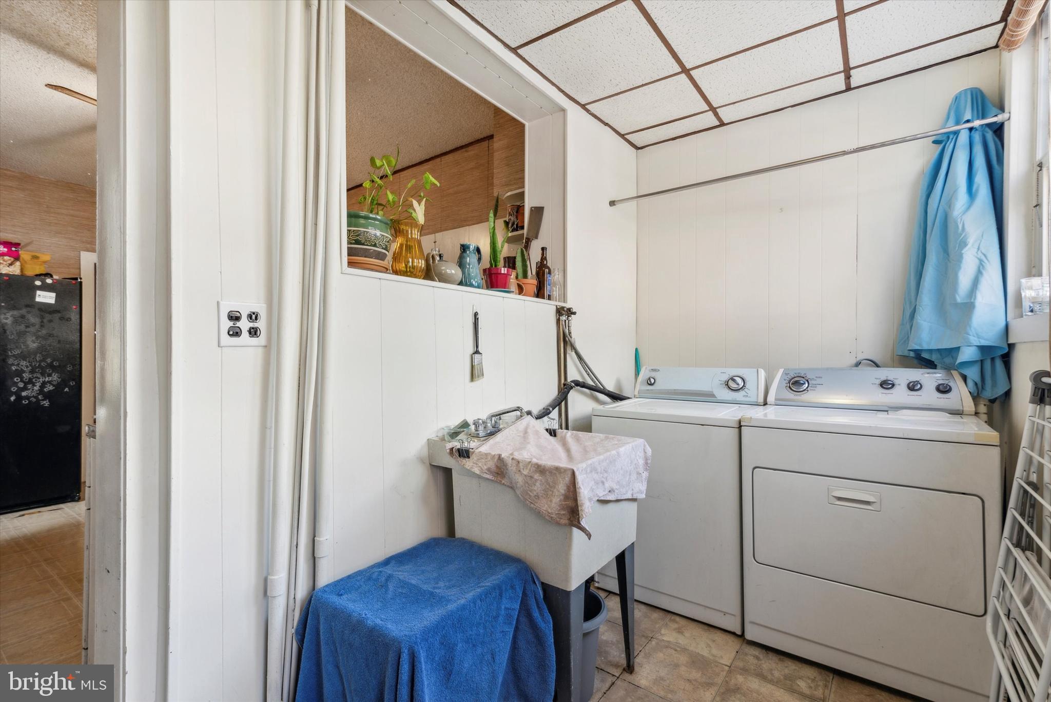 123 Kalos Street Philadelphia, PA 19128 - Photo 9 of 15 a utility room with dryer and washer
