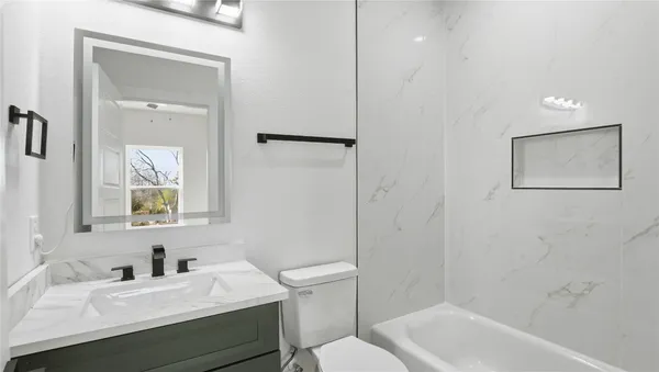 $1,975 | 1317 Knight Street, Unit 1, Houston, TX 77022