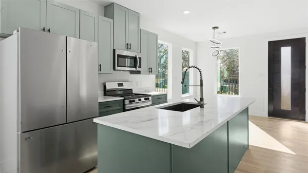 $1,975 | 1317 Knight Street, Unit 1, Houston, TX 77022