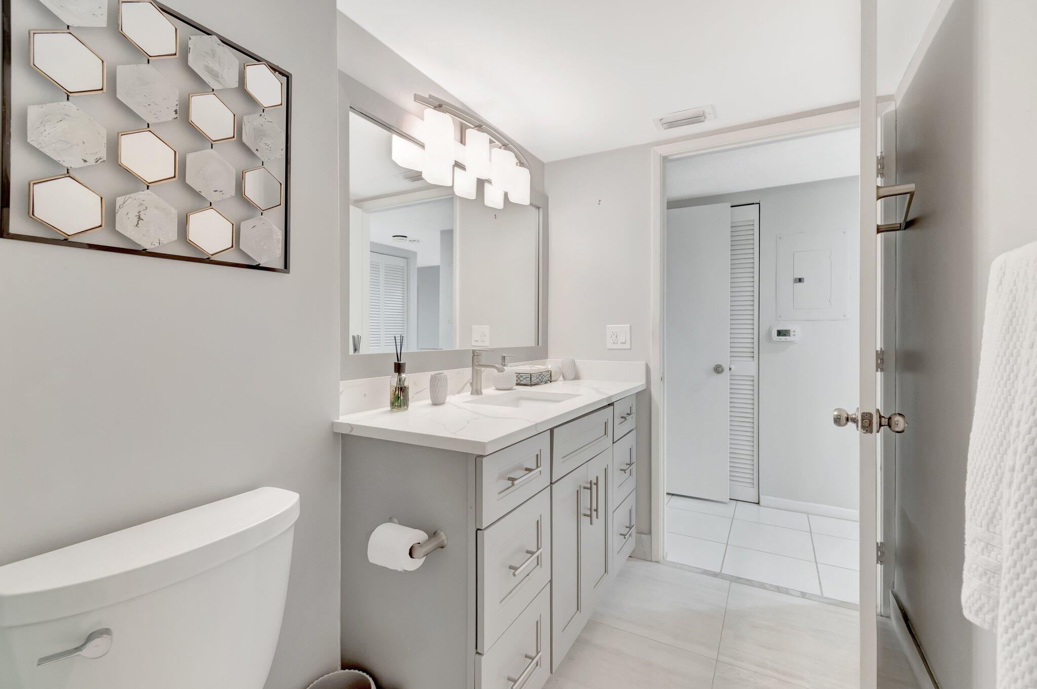 6149 Pointe Regal Circle, Unit 309 Delray Beach, FL 33484 - Photo 44 of 106 Second Bathroom