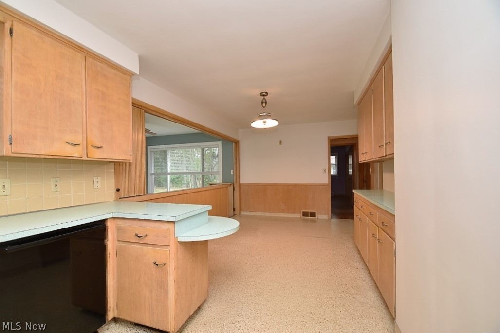 2156 Waynoka Road Euclid, OH 44117 - Photo 11 of 33 Gallery Image 11