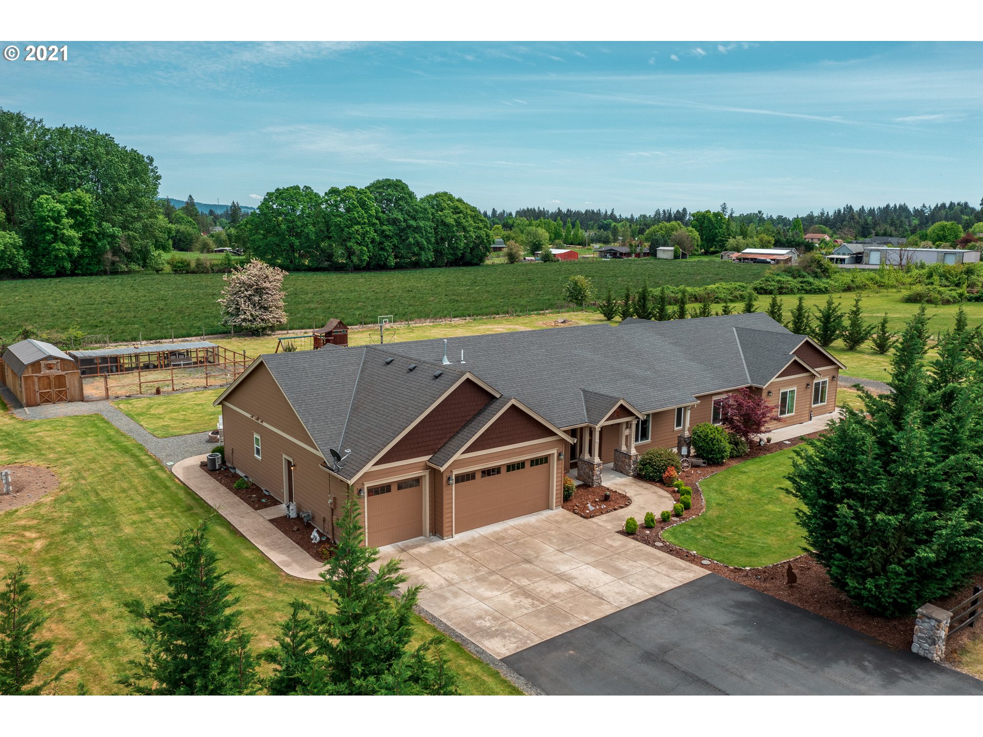 12905 Coyote Loop Road Newberg, OR 97132 - Photo 2 of 31 Gallery Image 2
