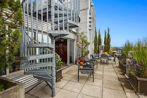 $1,250,000 | 1310 East Union Street, Unit 501, Seattle, WA 98122