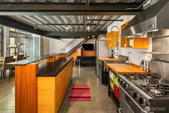 $1,250,000 | 1310 East Union Street, Unit 501, Seattle, WA 98122