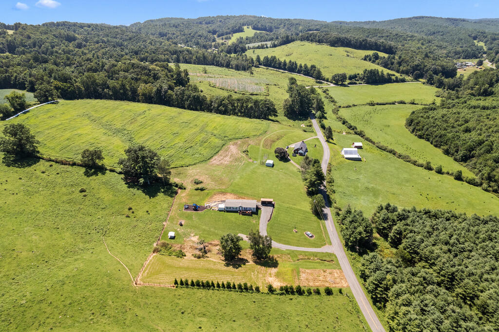 3448 Greenberry Road Fancy Gap, VA 24328 - Photo 14 of 38 Gallery Image 14