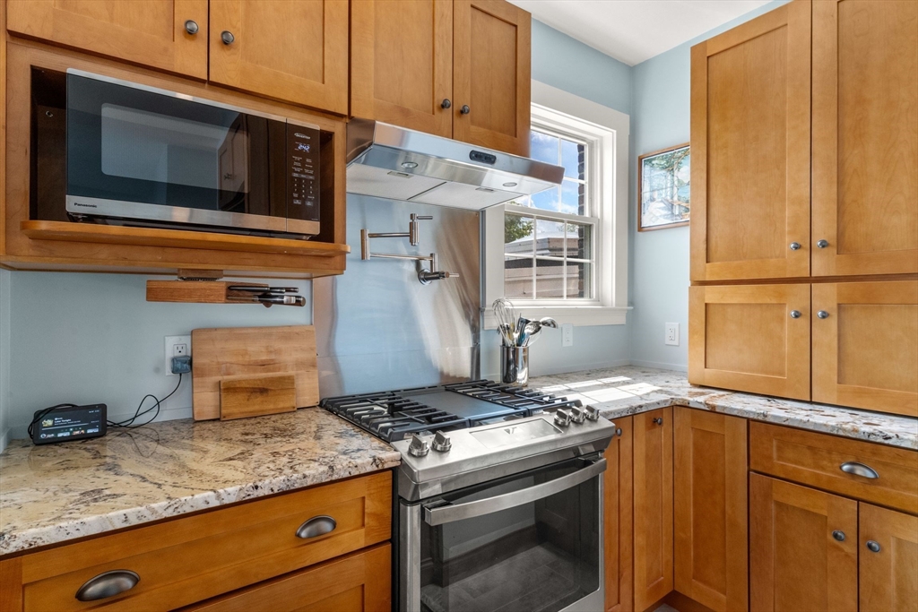 35 Mead Street, Unit 3 Boston, MA 02129 - Photo 4 of 16