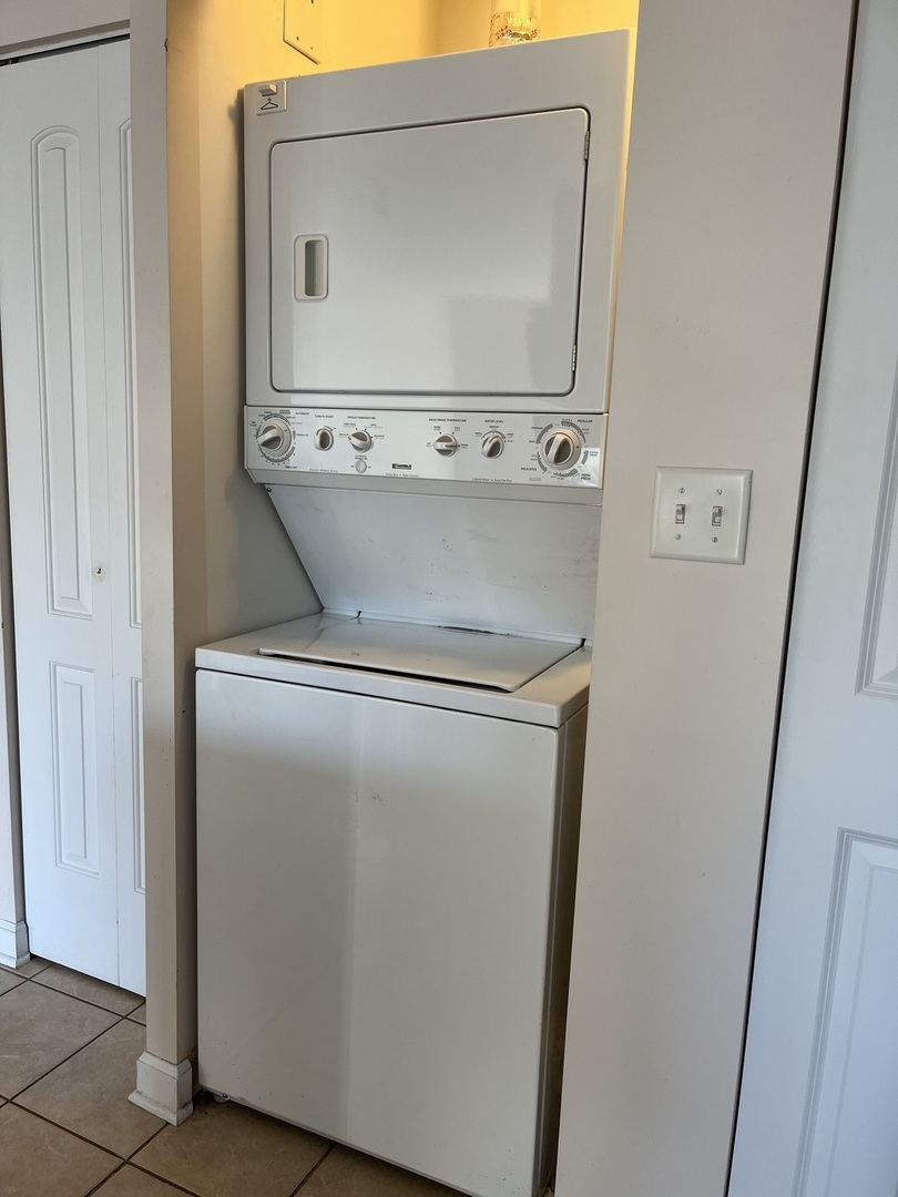 3431 Ridgeland Avenue, Unit 203 Berwyn, IL 60402 - Photo 9 of 18 a close view of washer and dryer