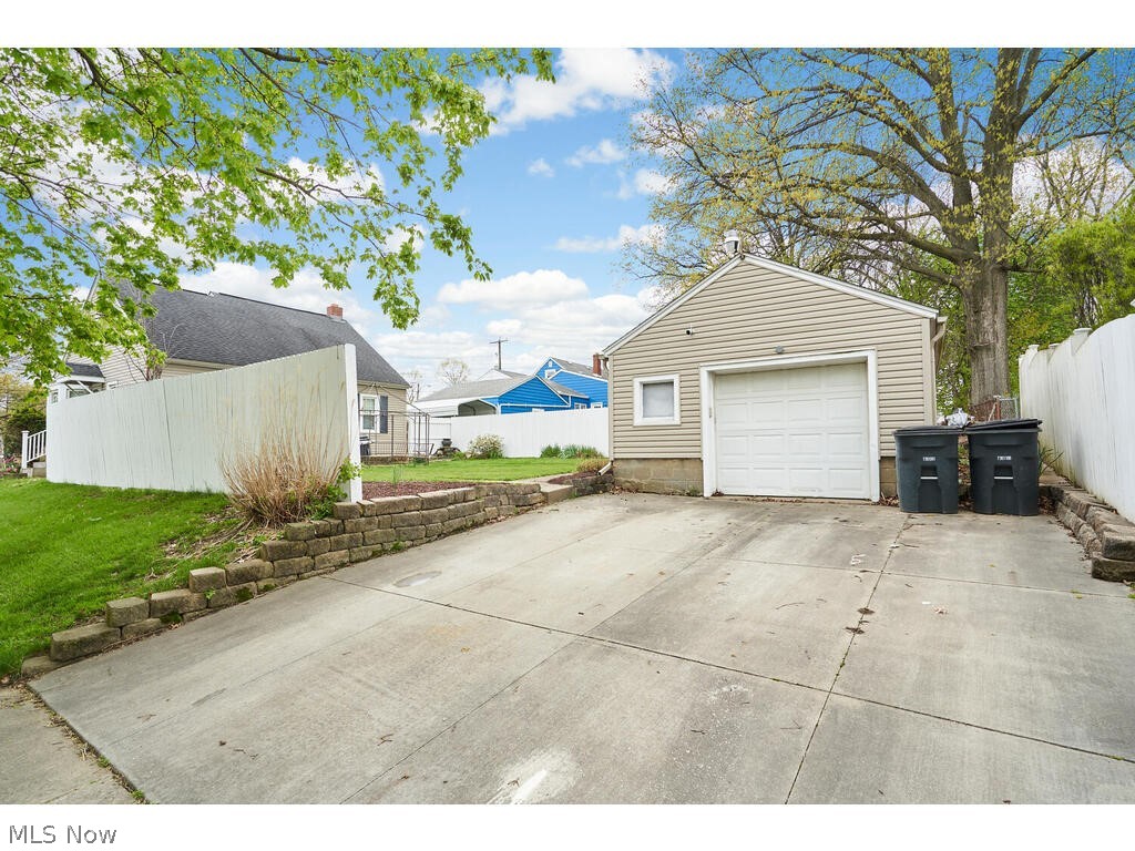 563 East Wilbeth Road Akron, OH 44301 - Photo 18 of 19 Garage featuring a yard