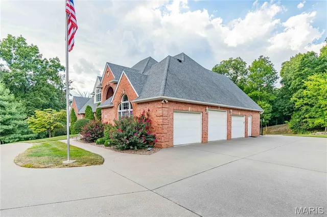 $1,350,000 | 2213 Crown Point Drive, Cape Girardeau, MO 63701