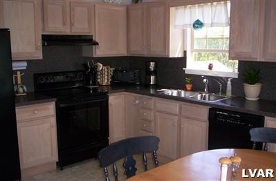 7179 Decatur Street New Tripoli, PA 18066 - Photo 2 of 4 Modern Eat In Kitchen