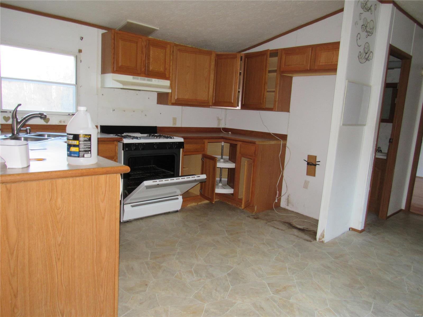32769 Teney Hollow Road Brighton, IL 62012 - Photo 6 of 11 Gallery Image 6