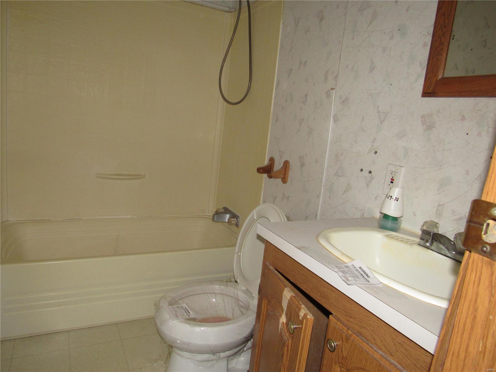 32769 Teney Hollow Road Brighton, IL 62012 - Photo 8 of 11 Gallery Image 8