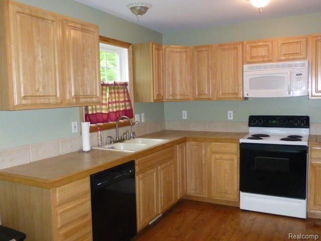 8204 Petz Road Imlay City, MI 48444 - Photo 31 of 60 P1010977.jpg