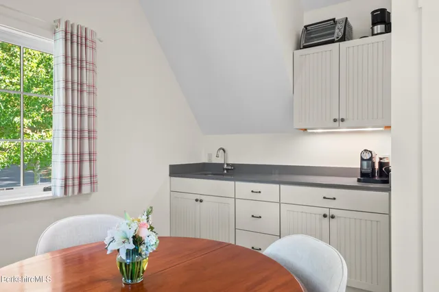 $13,500,000 | 30 E Road, Alford, MA 01266