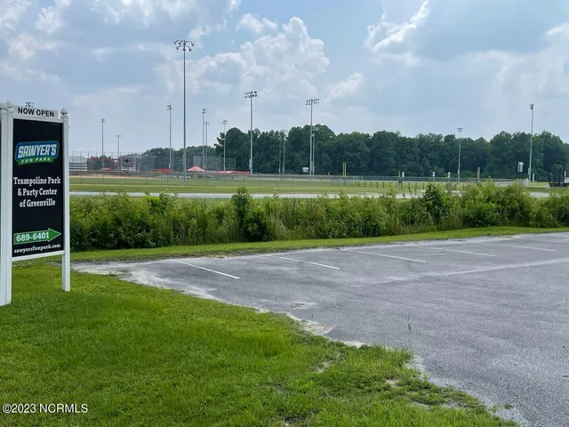 $310,500 | 431 Seashore Street, Grimesland, NC 27837