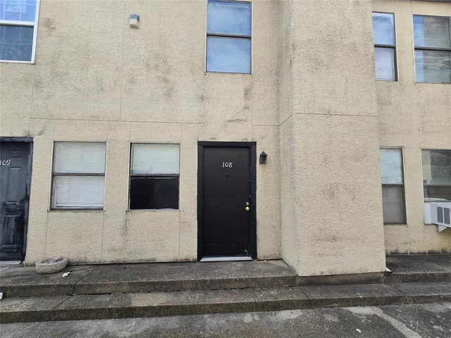 $1,390 | 7030 Fair Oaks Avenue, Unit 108, Dallas, TX 75231