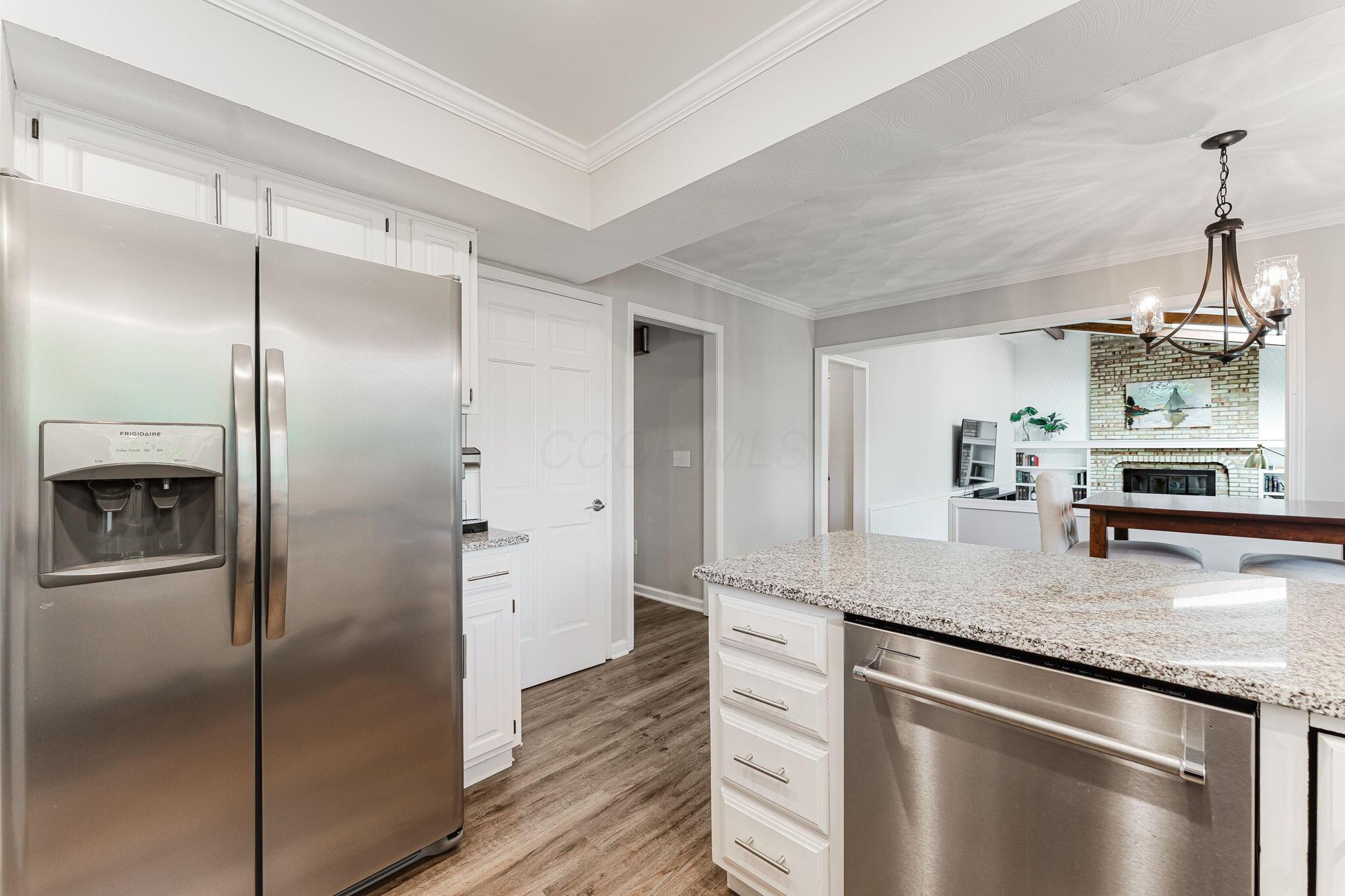 1015 Pine View Road Westerville, OH 43081 - Photo 12 of 44 Kitchen