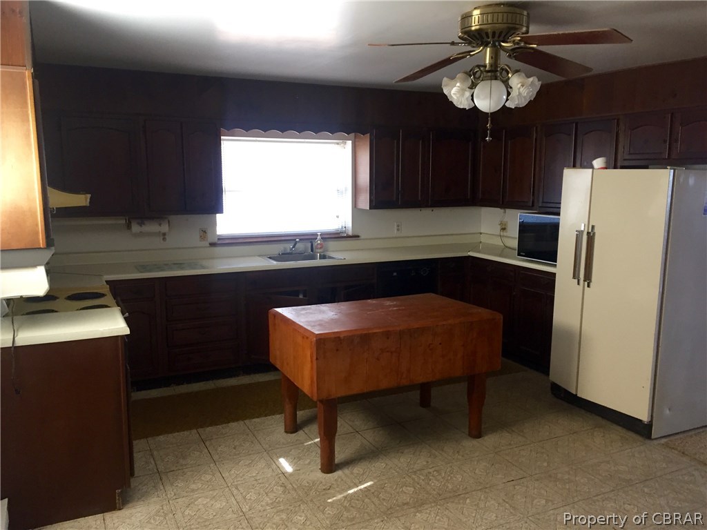 138 Montgomery Cove Road Deltaville, VA 23043 - Photo 6 of 11 Kitchen
