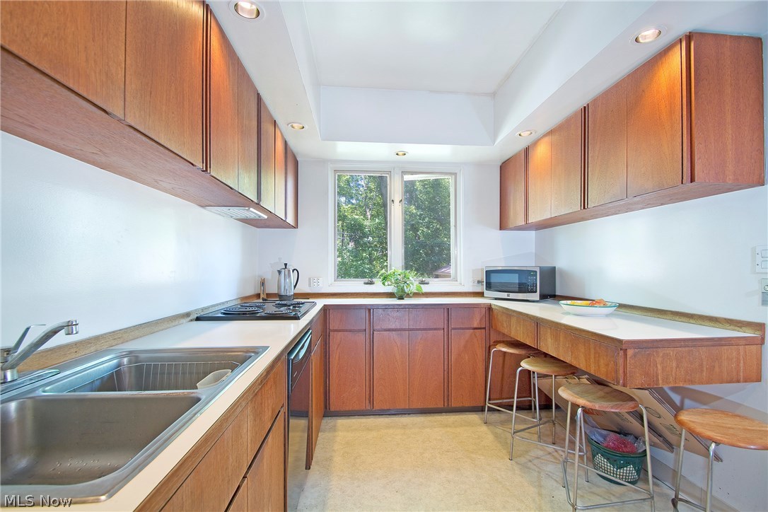 2933 Edgehill Road Cleveland, OH 44118 - Photo 8 of 15 Gallery Image 8