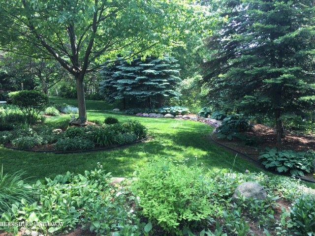 220 Grosvenor Drive Rochester, MI 48307 - Photo 12 of 39 31292956-11.JPG