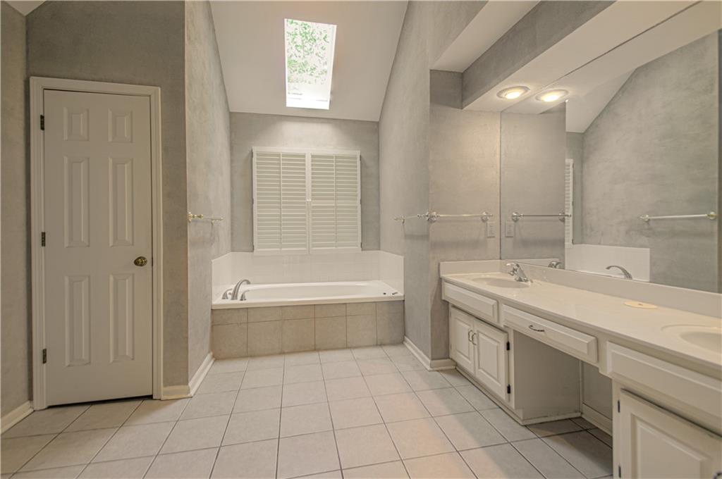 8209 Bell Road Lenexa, KS 66219 - Photo 22 of 49