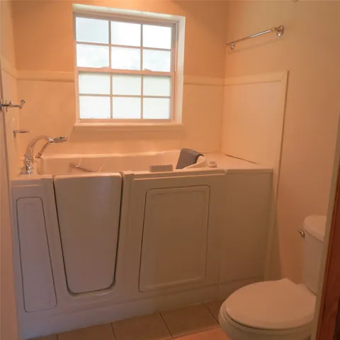 a view of empty room with window