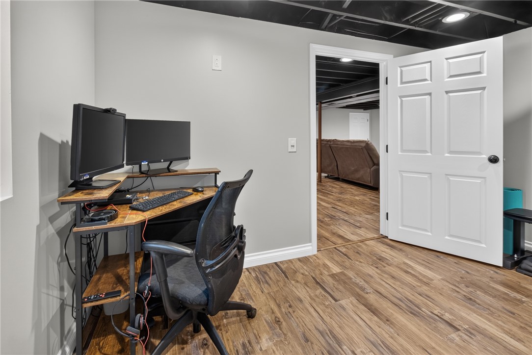 20 Hunt Point Chili, NY 14624 - Photo 29 of 44 Office/ workout room/ bedroom