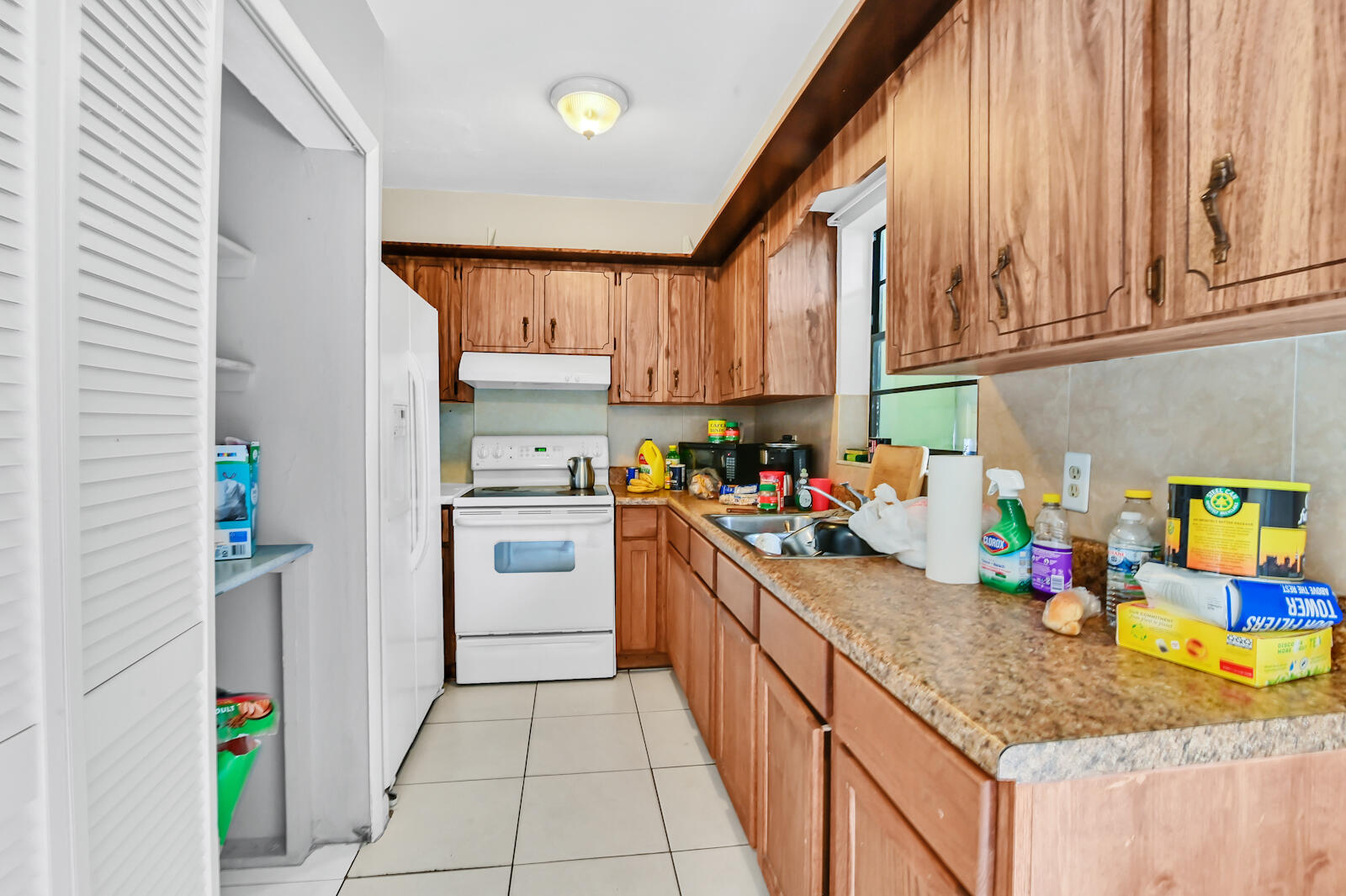08 Kitchen 01