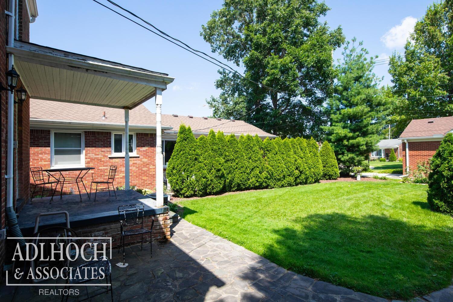 1048 Vernier Road Grosse Pointe Woods, MI 48236 - Photo 15 of 16