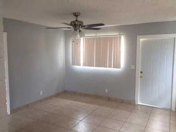 $2,000 | 704 Northwest 4th Street, Unit 2, Hallandale Beach, FL 33009