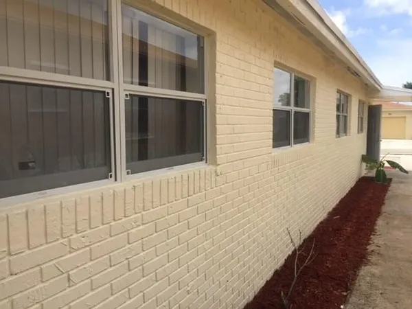 $2,000 | 704 Northwest 4th Street, Unit 2, Hallandale Beach, FL 33009