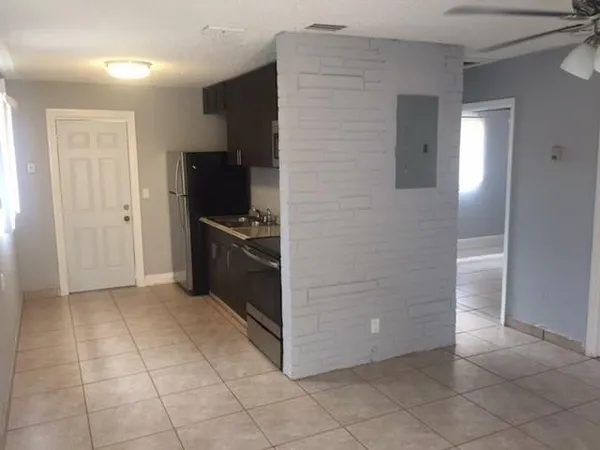 $2,000 | 704 Northwest 4th Street, Unit 2, Hallandale Beach, FL 33009