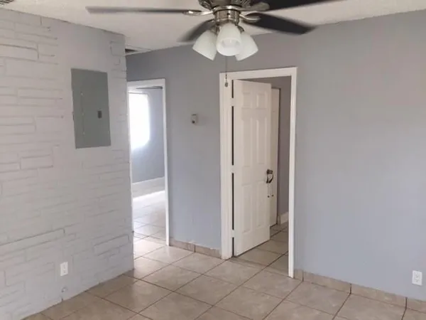 $2,000 | 704 Northwest 4th Street, Unit 2, Hallandale Beach, FL 33009