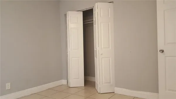 $2,000 | 704 Northwest 4th Street, Unit 2, Hallandale Beach, FL 33009