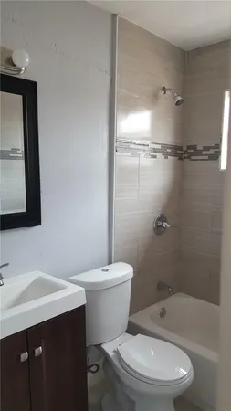 $2,000 | 704 Northwest 4th Street, Unit 2, Hallandale Beach, FL 33009