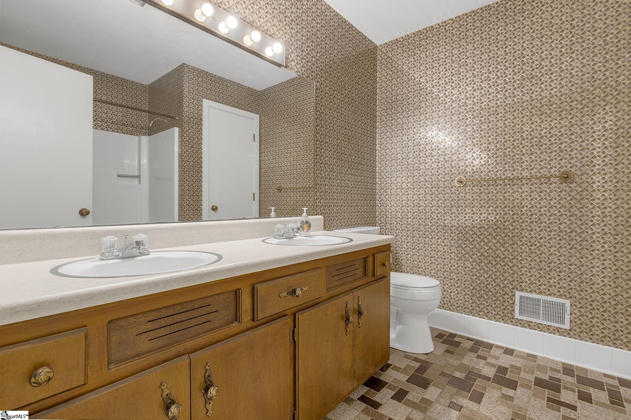 105 Oak Ridge Court Greer, SC 29650 - Photo 23 of 36 Gallery Image 23