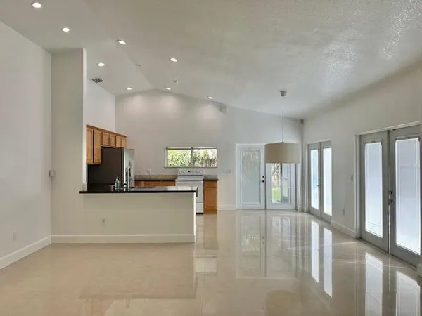 $3,500 | 6100 West Falcons Lea Drive, Davie, FL 33331