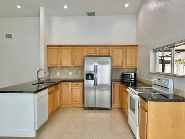 $3,500 | 6100 West Falcons Lea Drive, Davie, FL 33331