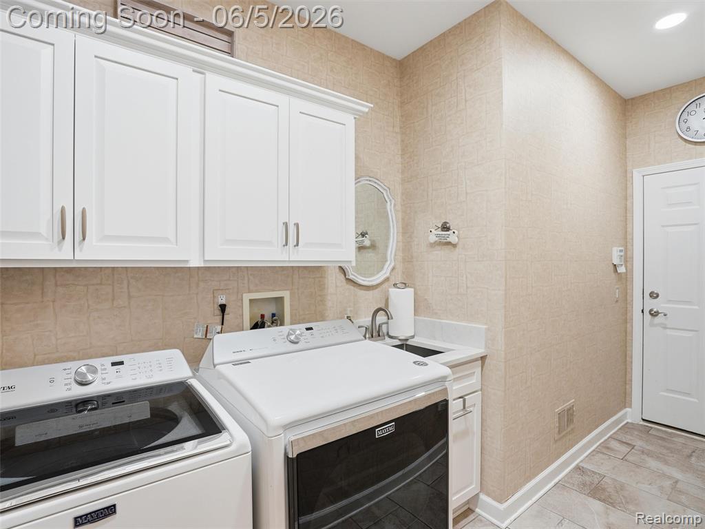 5211 Belmonte Drive Rochester, MI 48306 - Photo 9 of 40