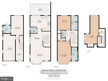 a black and white photo of a room