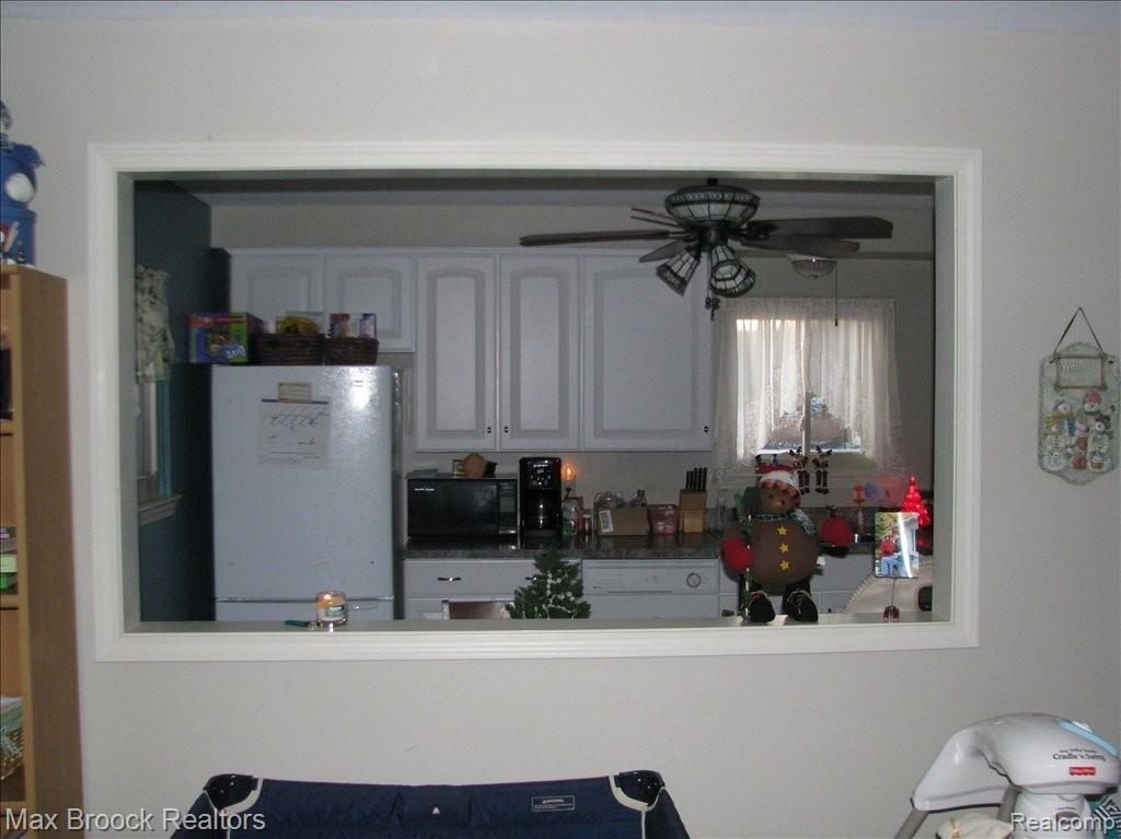 4881 Rioview Drive Clarkston, MI 48346 - Photo 4 of 24 View into kitchen