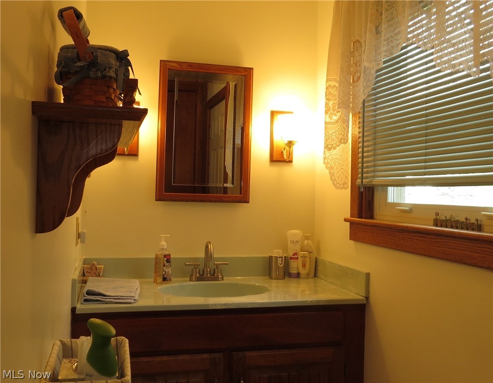 634 Hall Road Elyria, OH 44035 - Photo 5 of 20 1st floor half bath just off Family room with door to outside for easier clean up.
