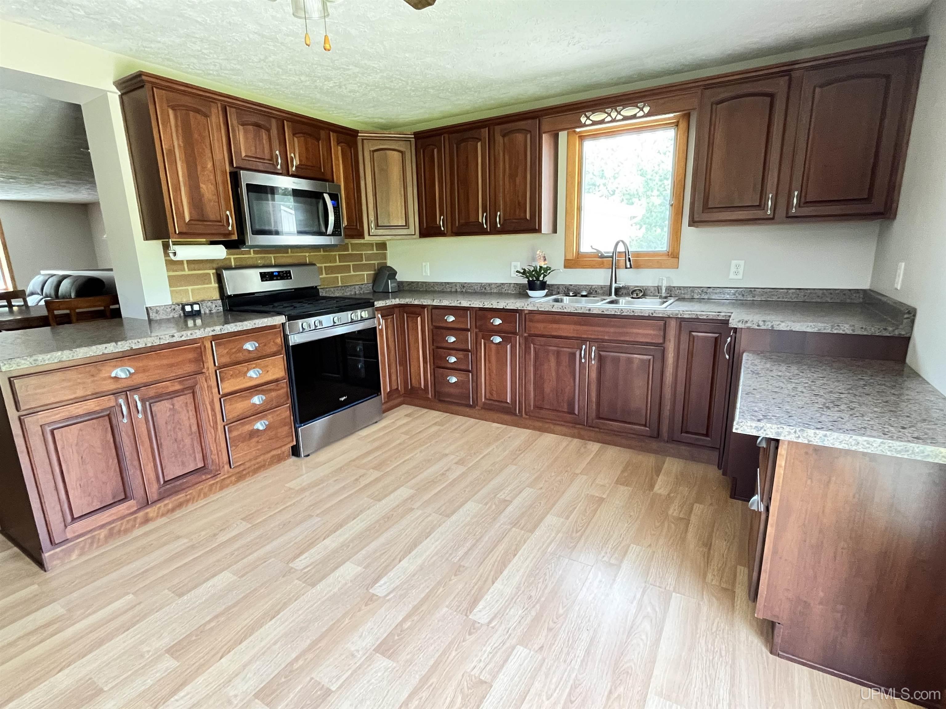 5826 W River Road Manistique, MI 49854 - Photo 8 of 41