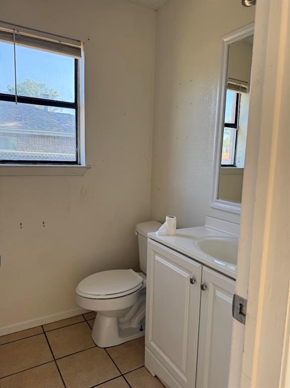 11204 Liberty School Road Pelican Bay, TX 76020 - Photo 13 of 23 a bathroom with a toilet a sink and mirror