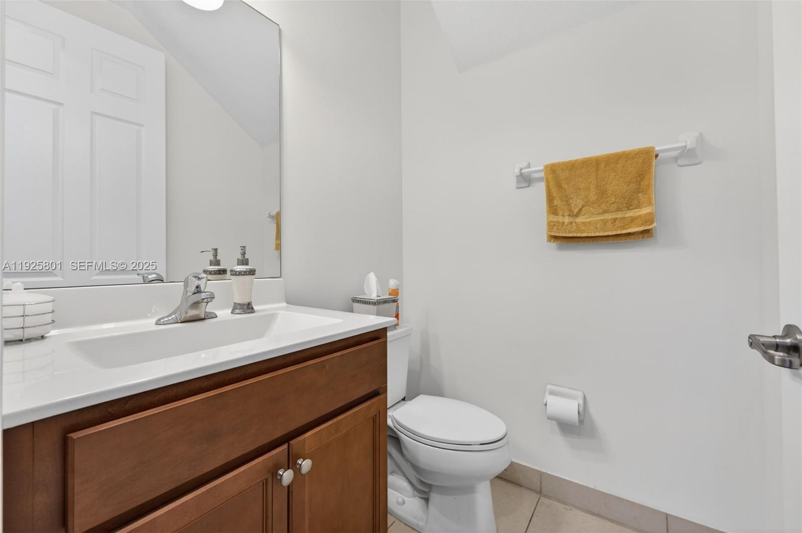 6978 Broadland Way Pompano Beach, FL 33073 - Photo 17 of 56 a bathroom with a sink a toilet and mirror